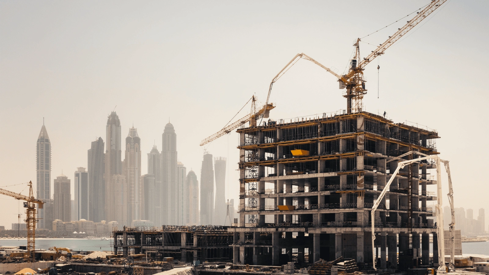 الإنشاءات والمقاولات والصفقات